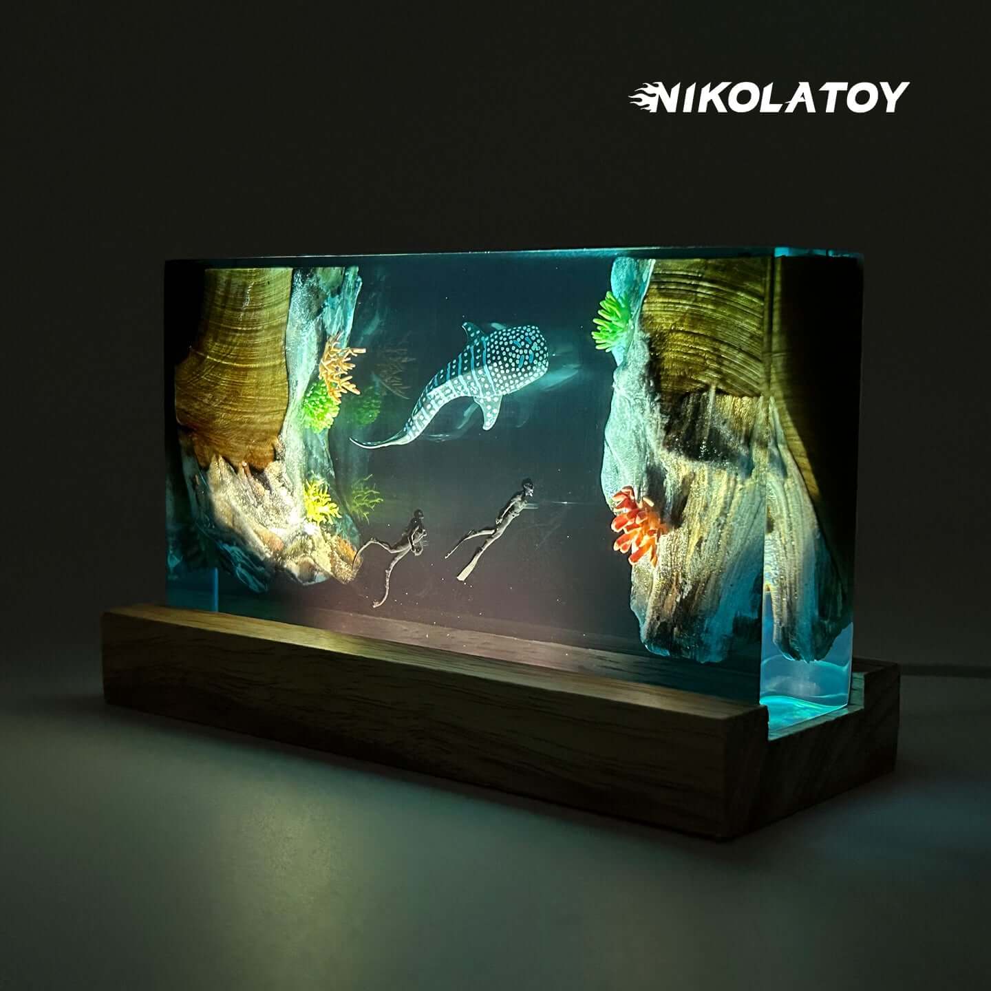 Creative Resin Night Light Desktop Ornament - The Underwater World - Image 3