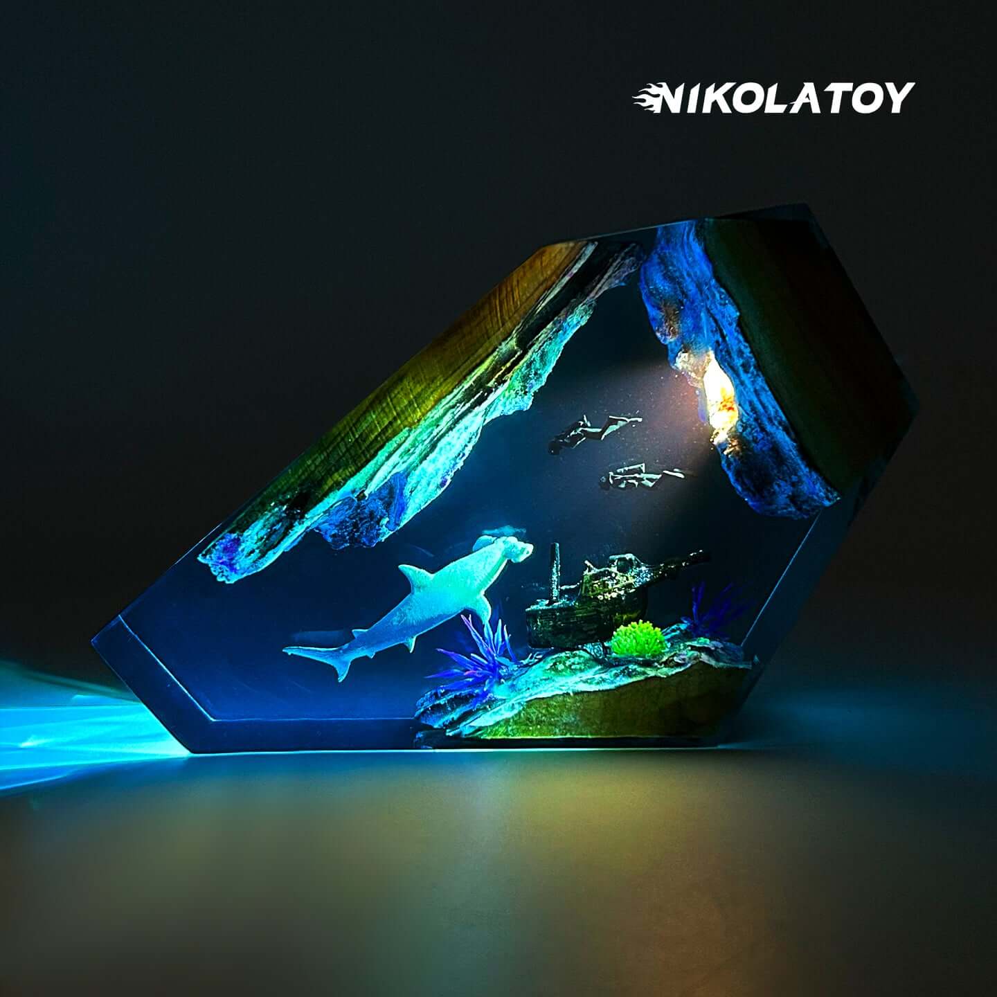 Creative Resin Night Light Desktop Ornament - The Underwater World - Image 4